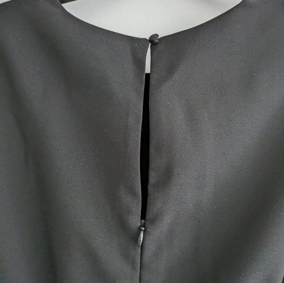 Dynamite Black Sleeveless Shift Dress - Picture 8 of 9